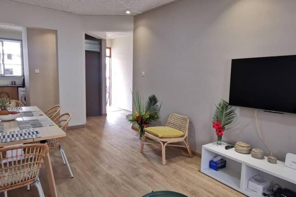 Porte Du Bonheur - Freshly Renovated 2 Bedrooms Flat - 50m From Pereybere Beach