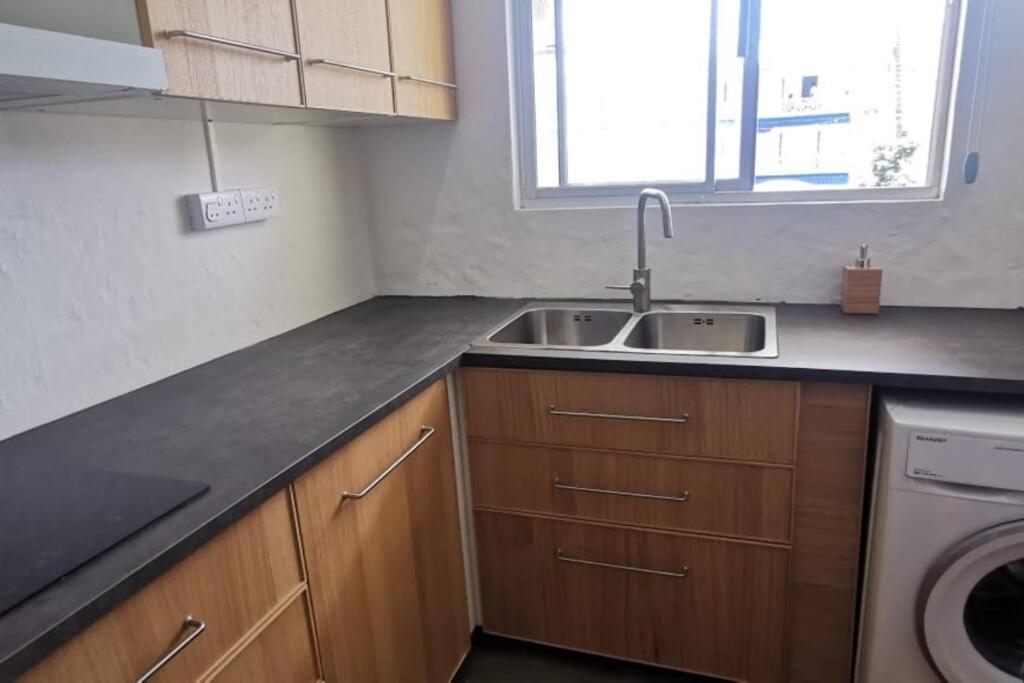 Porte Du Bonheur - Freshly Renovated 2 Bedrooms Flat - 50m From Apartment