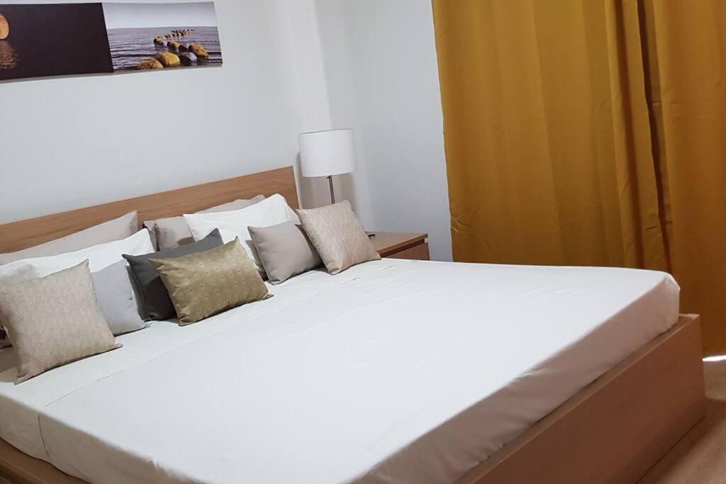 Porte Du Bonheur - Freshly Renovated 2 Bedrooms Flat - 50m From Apartment